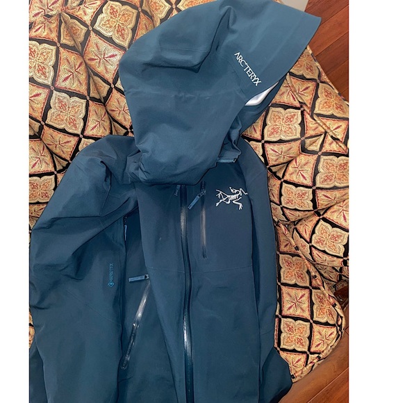 (SOLD) Arc'teryx Cassiar Jacket (Gore-Tex Shell) Labyrinth S (Mens) - Picture 2 of 16
